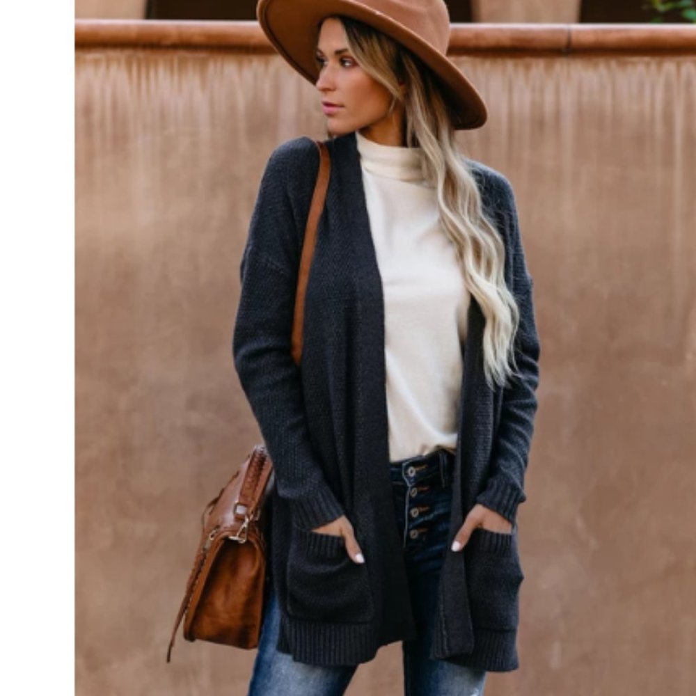 EDITA Pocketed Knit Cardigan